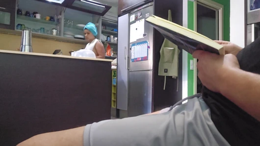 Büyük ereksiyonumu üvey anneme gösteriyorum, baştan çıkarmaya karşı koyamadı...