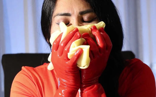 Kırmızı lateks eldiven fetişi asmr