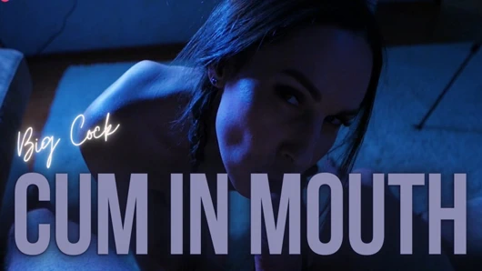 Esmer kadın büyük yarak emiyor ve zevkle döl yutuyor - lilu moon