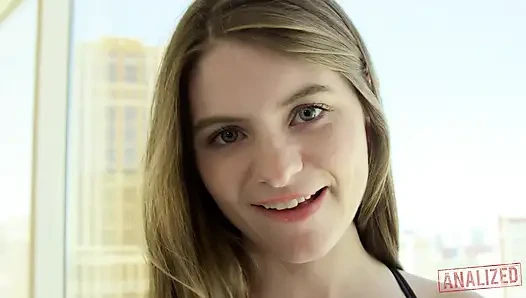 Analiz edildi - James Deen, sıkı küçük deliğini cezalandırmaya hevesli Alice March'ı ziyaret ediyor.