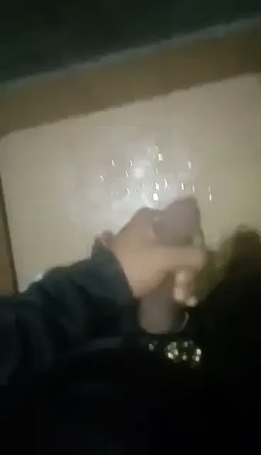Tek başıma mastürbasyon yapıyorum, sikime bak,