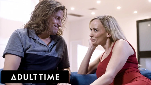 Milf bozulmamış kenar üvey oğlunun büyük horoz üzerinde twerks!