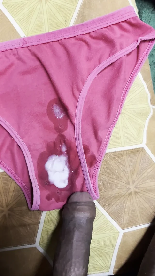 Eski kız arkadaşım Shreya'nın kırmızı koklama ve külot boşalması