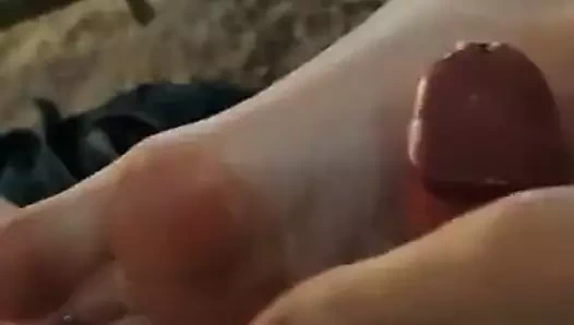 My best friend's lil Sister footjob (no cs)