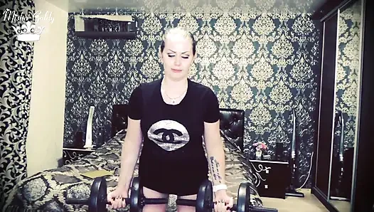Biceps meydan okuması için 101 ağırlık kaldırma tekrarları!