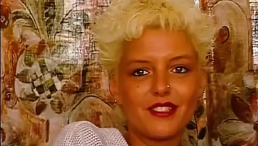 Almanya'dan lezbiyen kızlar birbirlerine dokunuyor