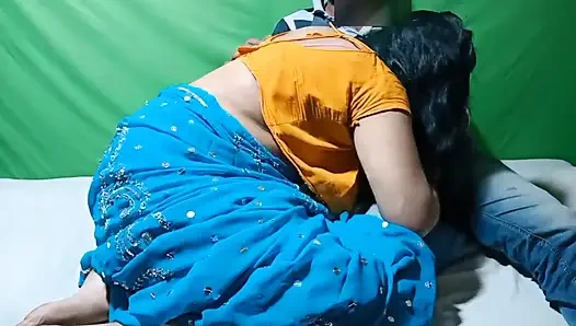 Hintli ateşli kadın evde kayınbiraderi ile sikişiyor.