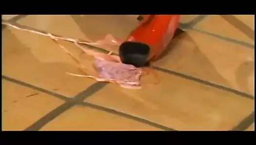 Wild Marey Carey lezbiyen eğlencesinde dildo oyuncaklarını kullanıyor