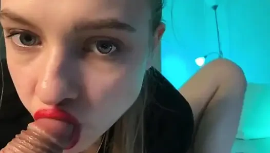 Jucielussie dildo emiyor ve seksi domaltmalı