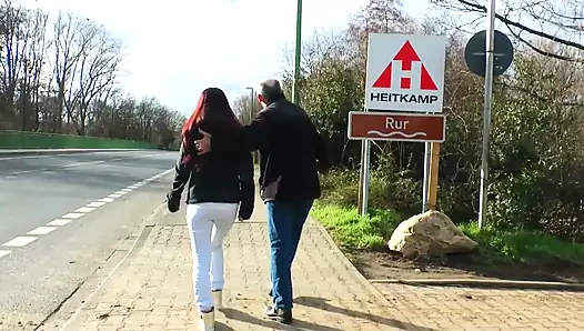 Kızıl saçlı adam tarafından iki kez sikiliyor