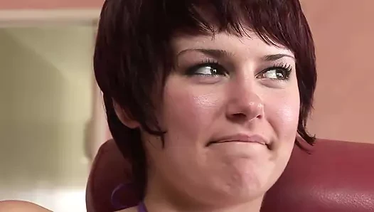 Güzel Bianca büyük yarağı emiyor ve sikişiyor