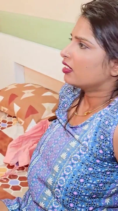 Мощный момент от "Индийская горячая порнозвезда Tejaswini трахается с ее поклонником огромный 8-дюймовый член, полный жесткий секс"