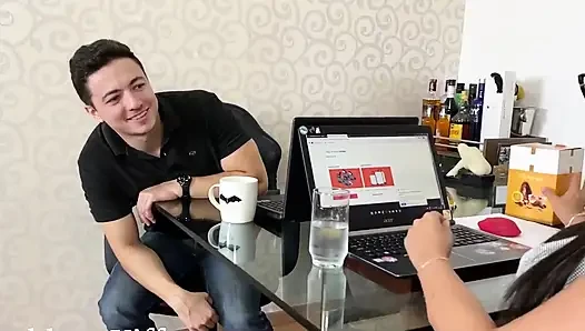 Kiffa Bir Ofis Çalışanı