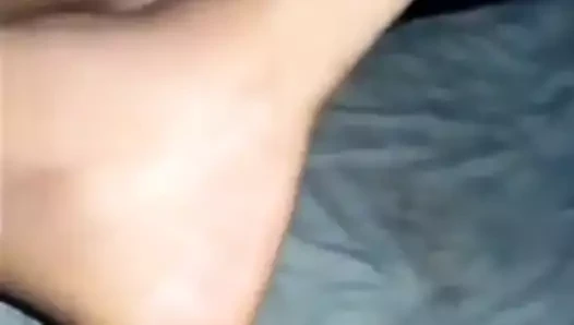 Brendy Michaels zeigt ihre schwarzen Fuesschen