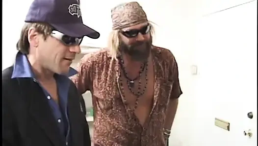 Bir sürü apetiteli nine zenciden beyaz erkeklere almayı seviyor