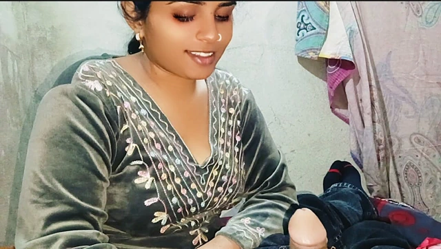 Pencaplı yengemin sıkı götünü siktim ve kalın yarağımı Hintçe sesle emdirdim