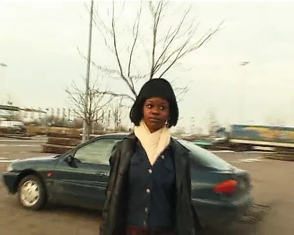 Schwarze Jenny 23 Jahre legt beim Casting direkt los