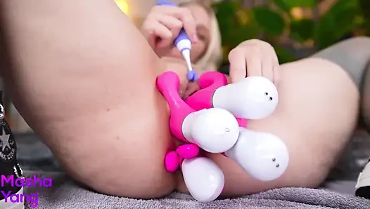 Amcığında birden fazla dildo ve titreşimle kontrolü kaybediyor