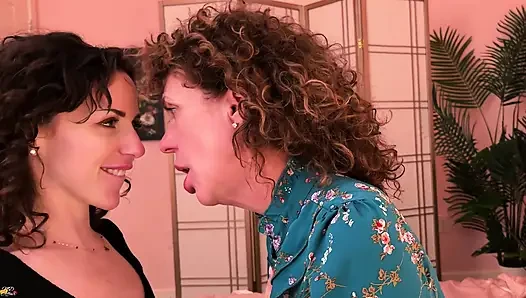 Kissing Girls