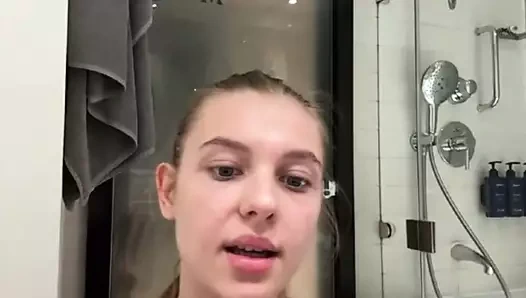 Büyük sulu göt yüzüne oturuyor