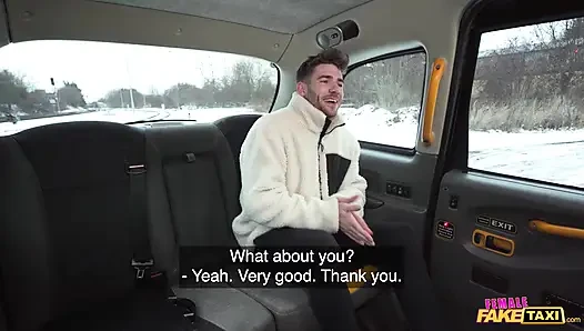 Şımarık bir erkek model tarafından sert sikiliyorum - kadın fake taxi