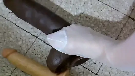 Profesör Gres taşaklara kötü muamele çekiyor