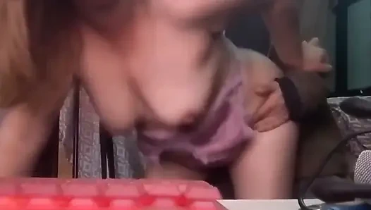 Onlar bizi web kamerasında izlerken seks yapıyoruz