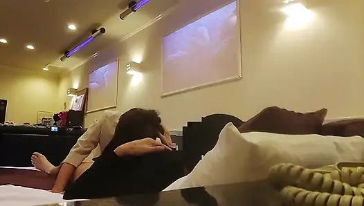 Bir ilişki partneri ile bakış açısı, yetişkin cazibesiyle kaplı yasak seks