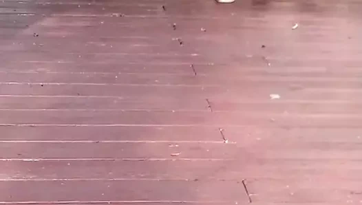 Parmak arası terliklerde olgun ayaklar