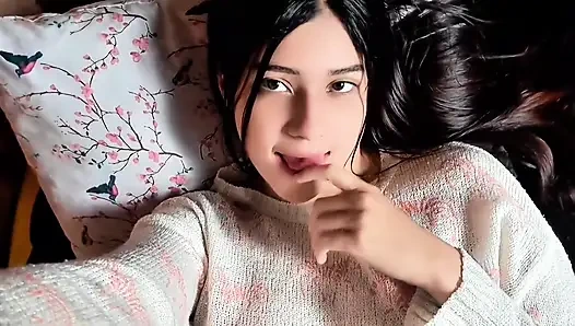 Bütün çarşaf ıslanıncaya kadar kendime dokundum