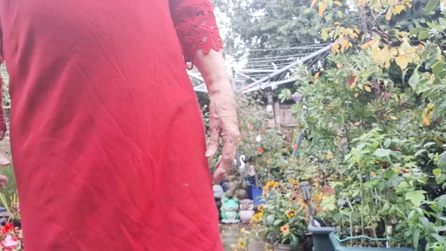Elbisemin altında külot yok