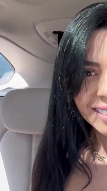 Знаковый момент из "Я пошла в супермаркет с моим мужем и в итоге мастурбирует и сквиртует на парковке"