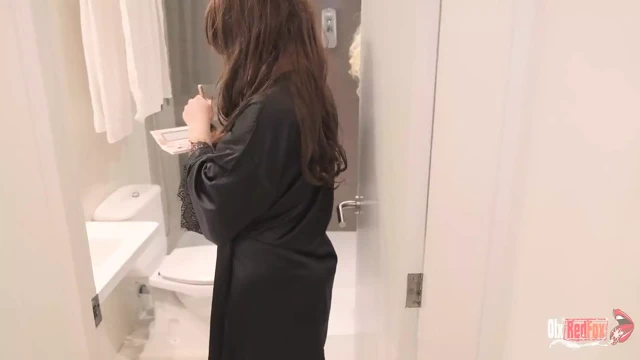 Üvey oğul güzel üvey annesini sikiyor ve yatakta götüne saplanıp içine boşalıyor