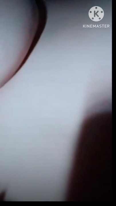 Ateşli seksi genç 18+ yaşındaki seksi kız oldukça seksi ateşli büyük büyük göğüslerini ovuyor ve oldukça seksi yapıyor | Klip 2
