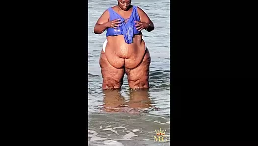 Mochaswallows plaj serserisini sikiyor