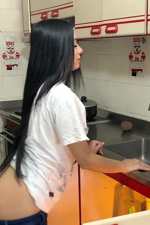 Güzel, Büyük Kıçlı Latin Kız, Kocaman Poposuyla Beni Kışkırtıyor