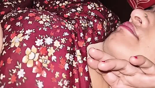 Hintli ateşli çiftlerin yakın çekim sikiş sahnesi