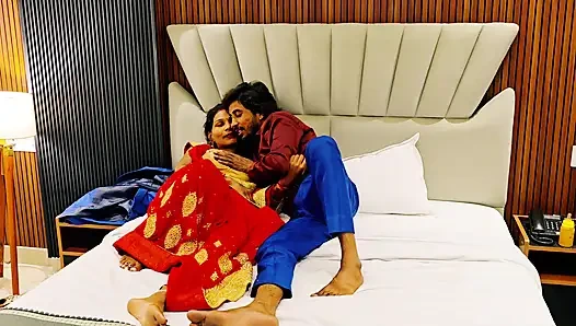 Lal pari jesi hot hardcore lady bathroom m mili uske sath sex karne ke leye bat hui phle wo na bolrhi thii fir usne soft sex karne ke leye k