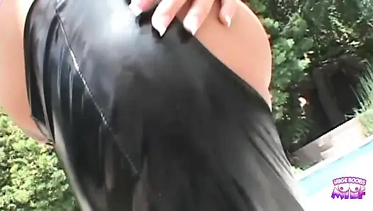 Böyle bir göt ve büyük memeli bu esmer kısa sürede grup seks yapabilir