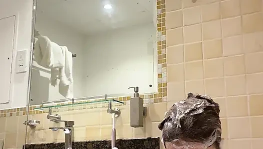 Otel küvetinde eğlence