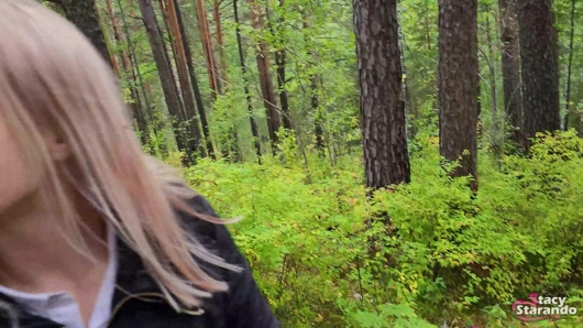 Üvey kardeşimle orman parkında yürüyoruz. seks blogu, canlı video. - pov