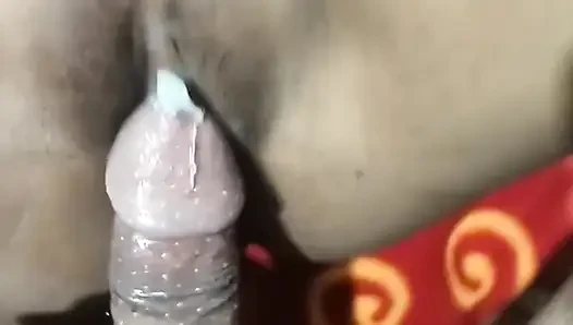 Hintli hizmetçi çok ateşli ve seksi hizmetçi yüksek sesle inliyor