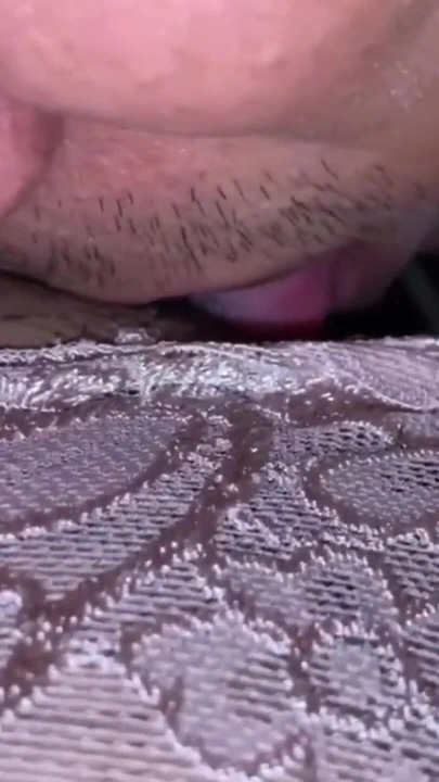 Islak amcığını yaladığımda çok ateşli hissediyor | Klip 1