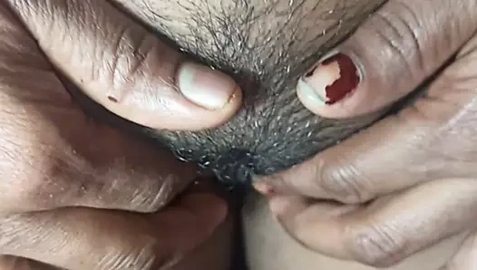 Desi Hint yenge gösterme göğüsler ve kedi ve zevk