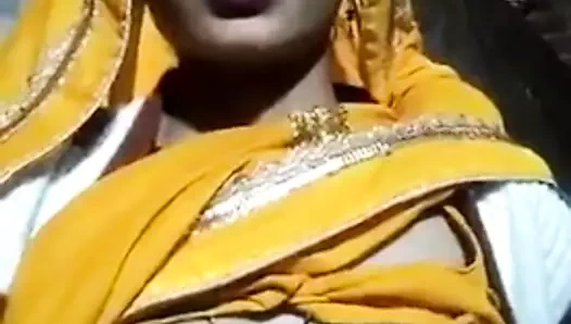 Desi bhabhi ke dudh