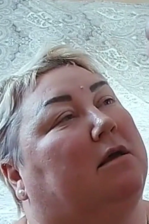 Sevgili kız arkadaşım yarağımı sıvazlıyor ve ağzına boşaltıyor