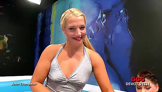 Ggg John Thompson - Küvette Sürtükler Yarak Emiyor Ve Döl Içinde Banyo Yapıyor