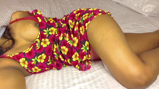 Üvey kız kardeşim her gün amını yalamamı istiyor