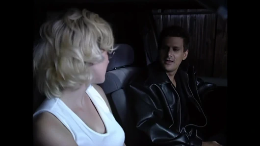 Karizma Lordları: Sarışın, Büyük Doğal Göğüsler, Mükemmel Popo