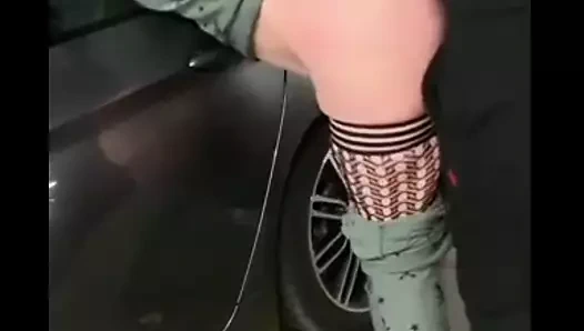 Seksi otoparkta göt